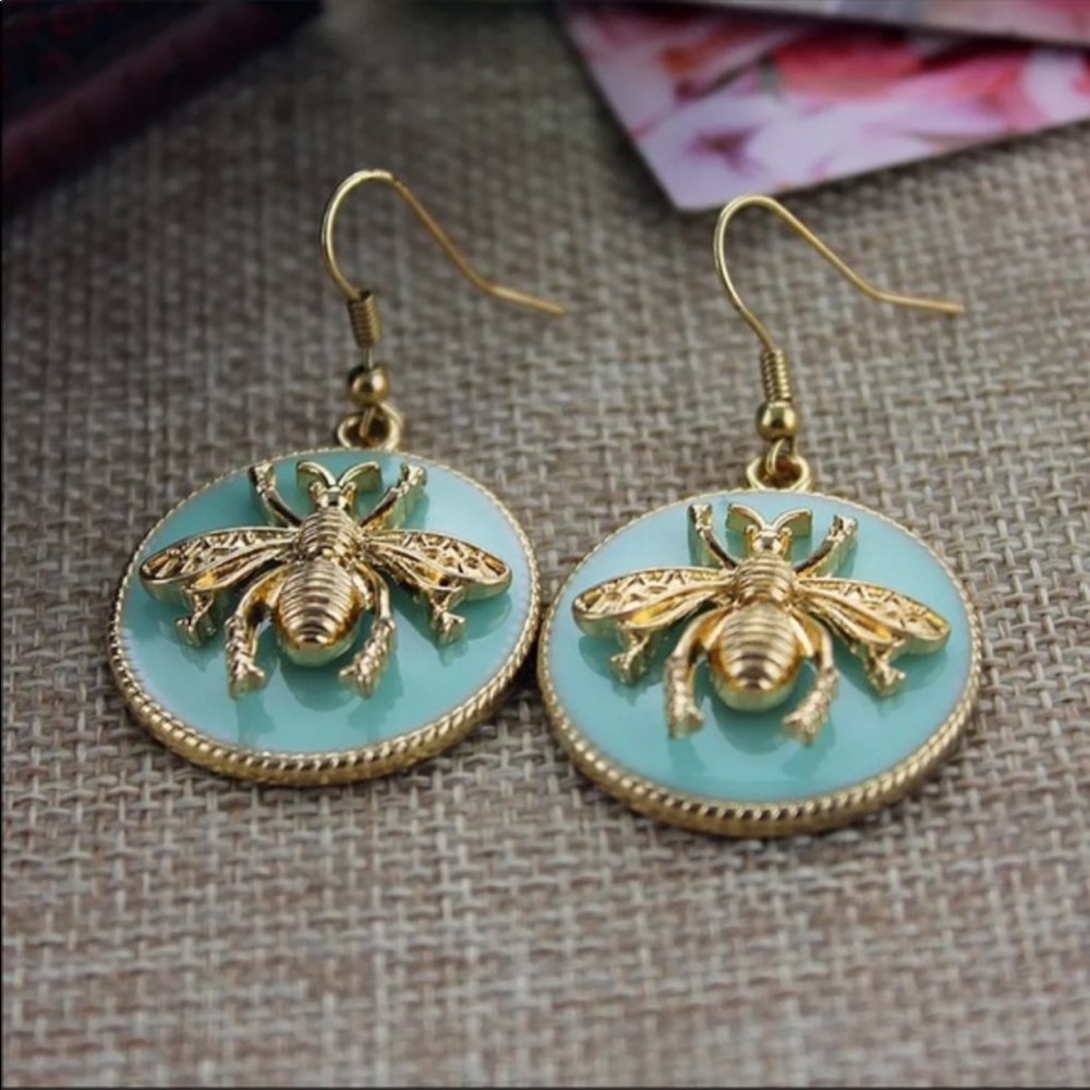 New Women’s Yellow Gold Plated Round Hoop Bee Earrings - Picture 2 of 4